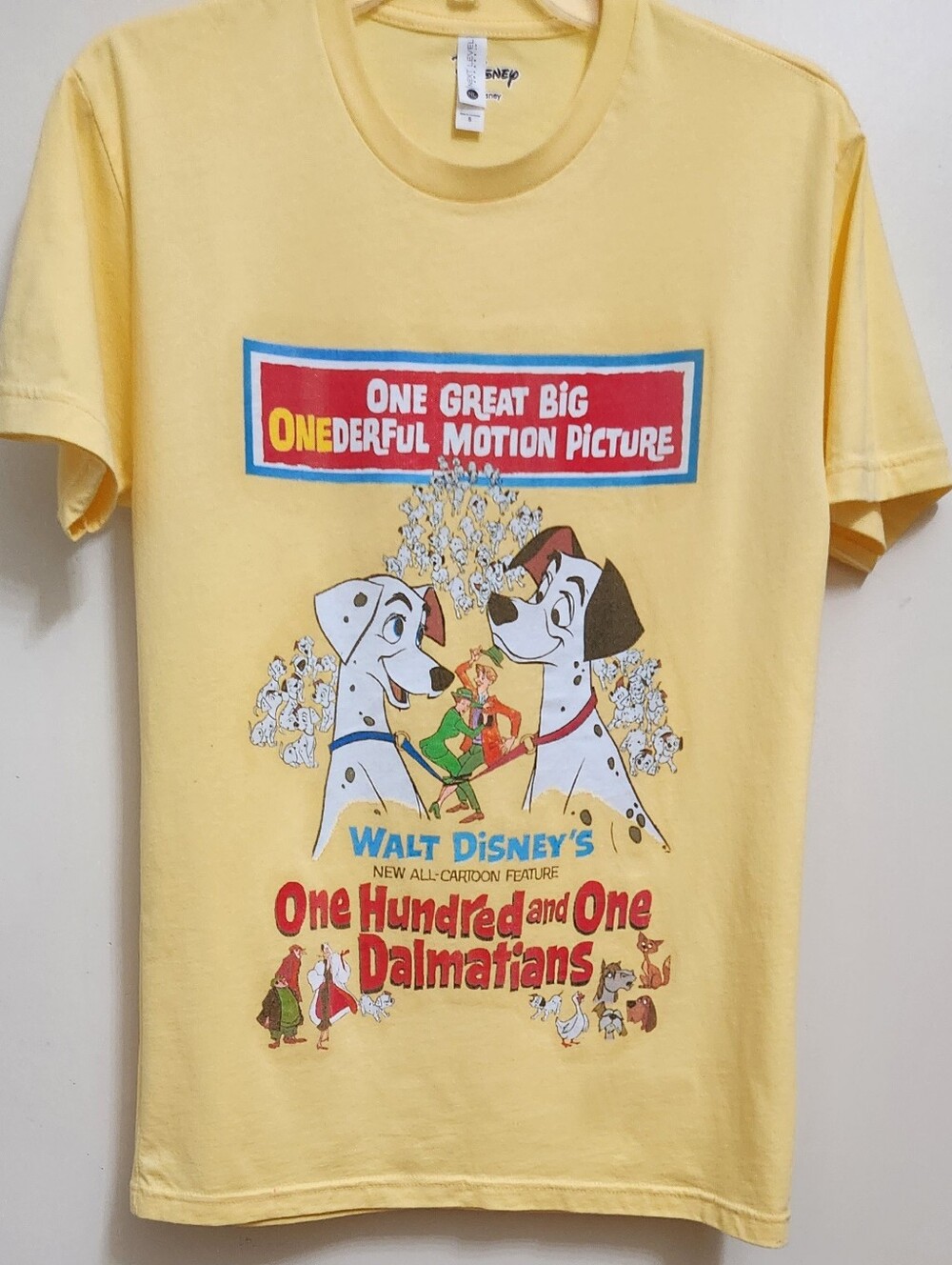 **BRAND NEW** Disney 101 Dalmatians Dogs Size Small Yellow Short Sleeve Shirt